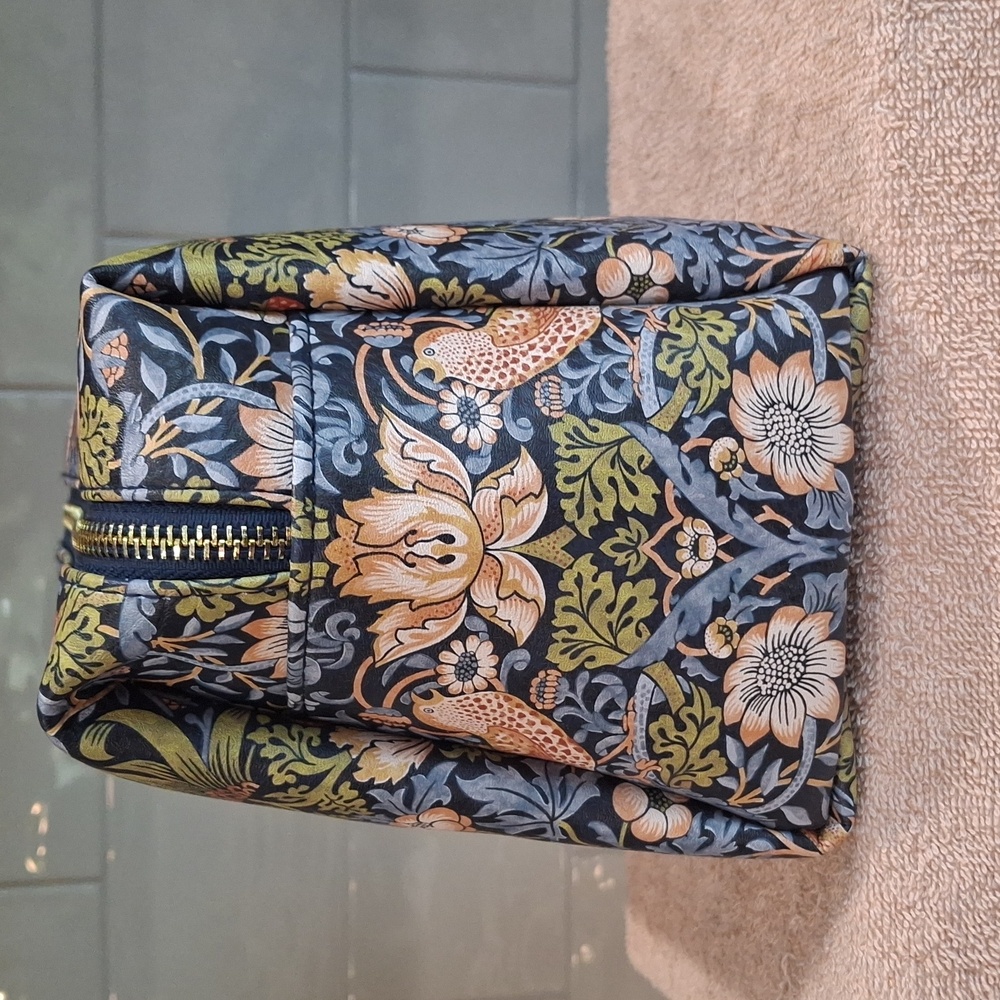 Accessory Pouch - Picture 4 of 12